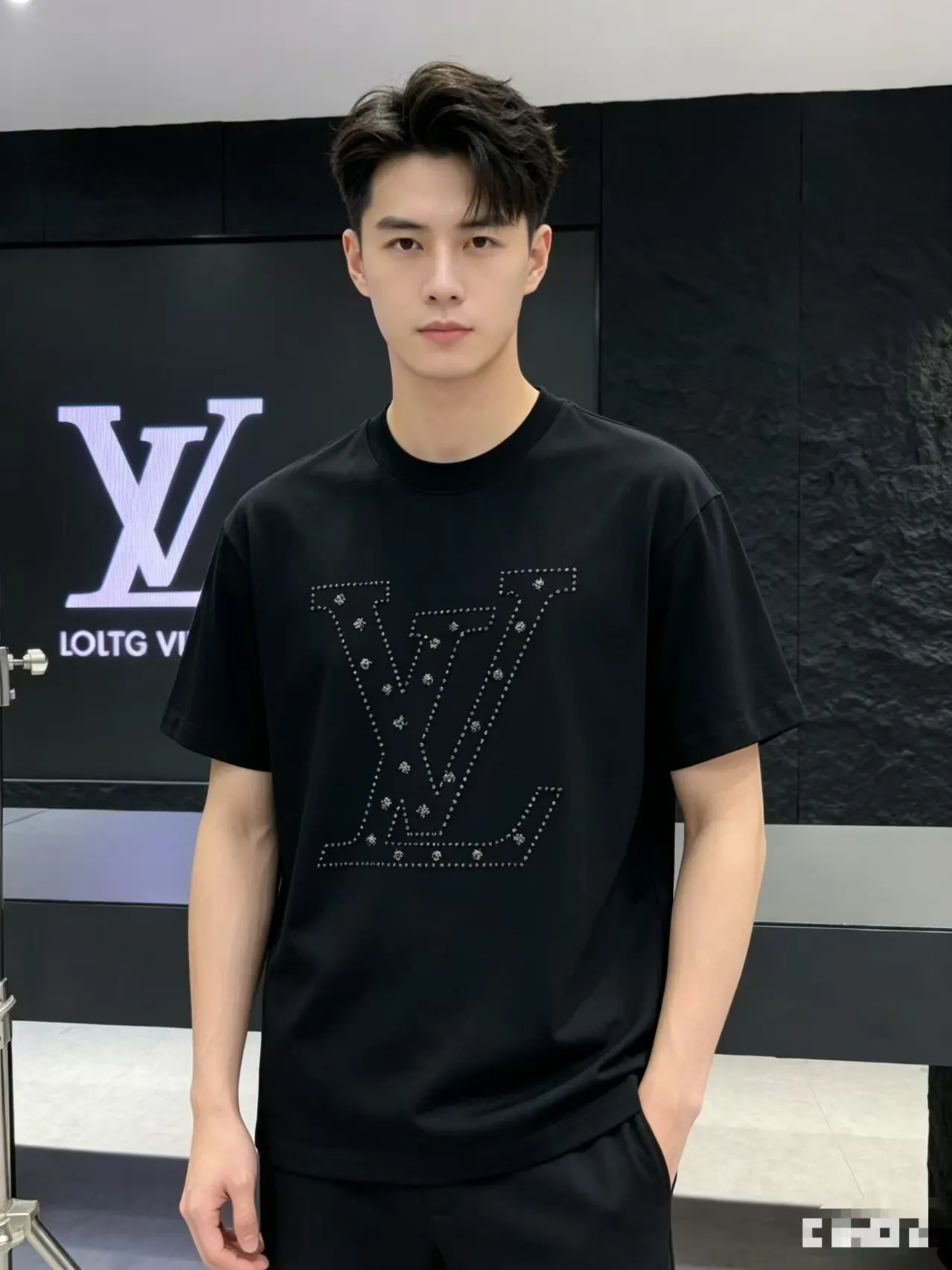 Louis Vuitton/ logo